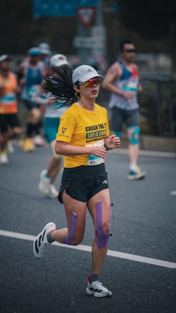 Acessórios essenciais para proteger a cabeça durante a corrida e treinar com segurança