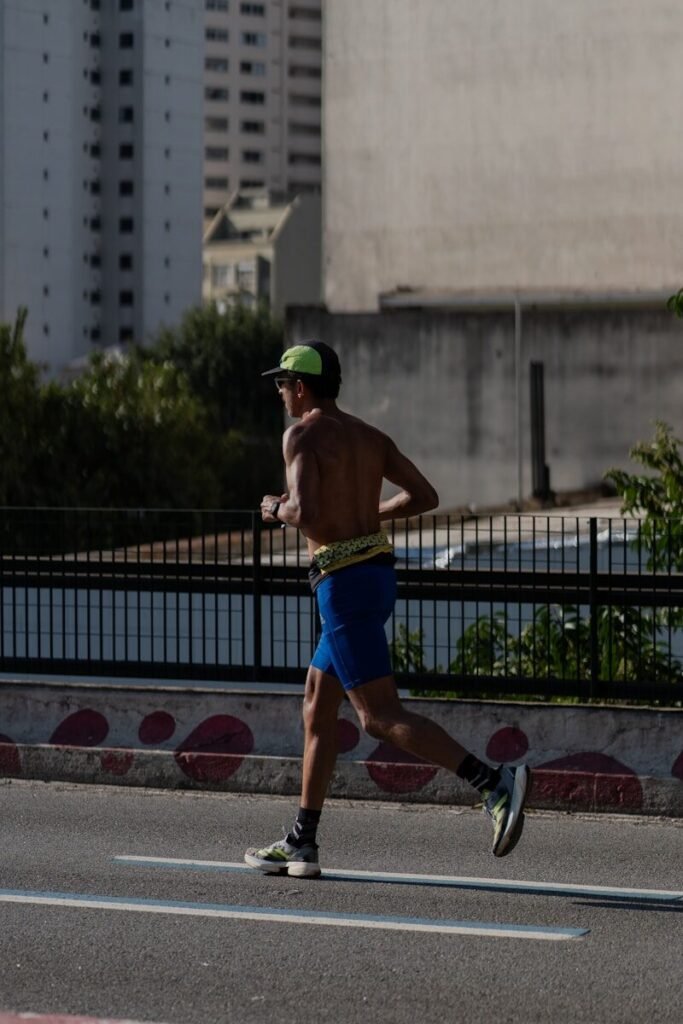 Como proteger a cabeça durante a corrida em dias de sol forte